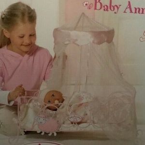 Beautiful Canopy Bed with bedding for dolls